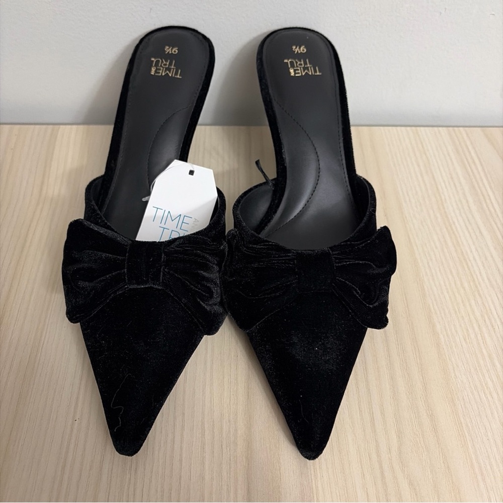 Time and Tru New!Women's Black Velvet Mules size 9.5